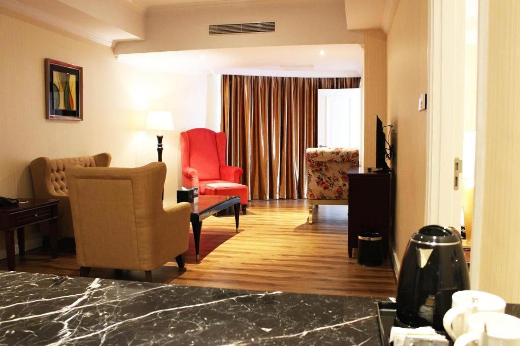 Adimulia Hotel Medan Zewnętrze zdjęcie