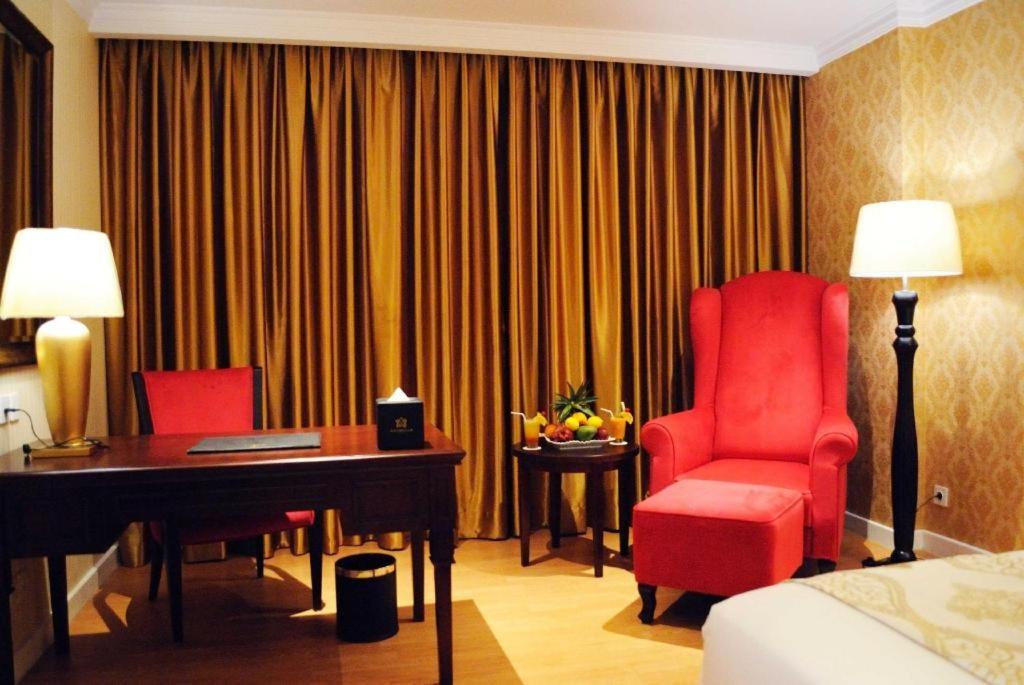 Adimulia Hotel Medan Zewnętrze zdjęcie