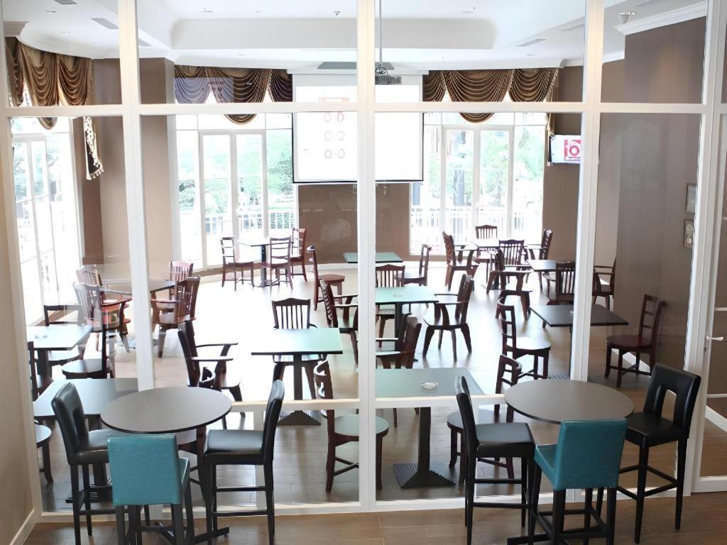 Adimulia Hotel Medan Zewnętrze zdjęcie