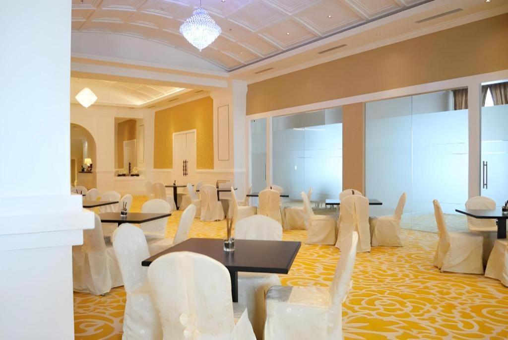 Adimulia Hotel Medan Zewnętrze zdjęcie